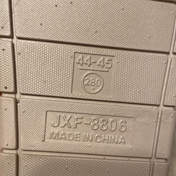 UNISEX GRAY COLOR SLIDES SHOES SIZE 44-45 280 is like US 10-10.5 - Picture 5 of 5